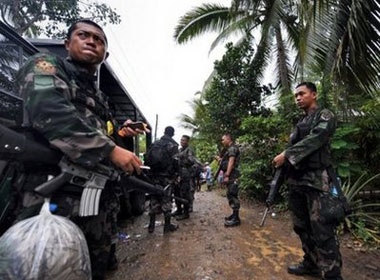 16 giao vien va hoc sinh bi bat coc o Philippines hinh anh