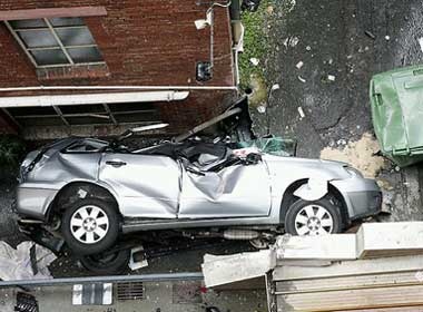 Song sot ki dieu sau khi phi xe tu tang 5 xuong dat hinh anh