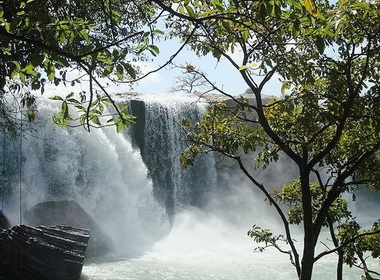 Huyen bi thac Dray Nur hinh anh