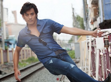 Quan jeans nam tinh hinh anh