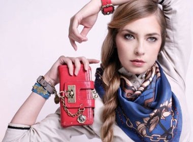 Tui xach mang cam hung 'Cuop bien Caribbe' hinh anh