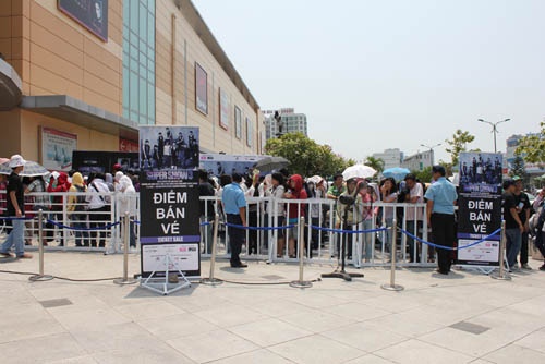 Fan Viet xep hang tu 10 gio dem mua ve Super Show 3 hinh anh