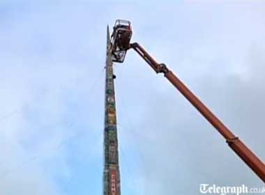 Clip dung thap Lego lon nhat the gioi hinh anh