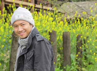 Quy Binh mot minh dao choi o Sapa hinh anh