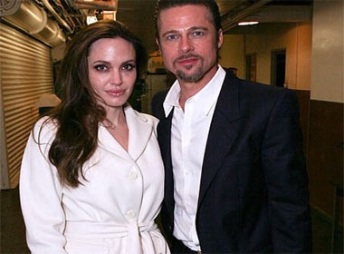 Brad Pitt bong bay, Angelina Jolie bo pho hinh anh