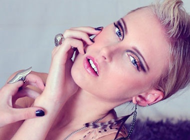 Phu kien 'khung' cho nang ca tinh hinh anh