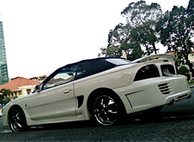 Ford Mustang hang 'doc' o Viet Nam len bao nuoc ngoai hinh anh