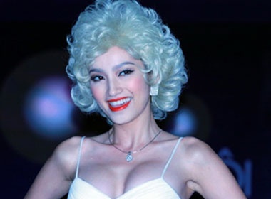Truc Diem bi nham la nguoi... Tay hinh anh