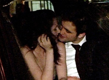 Cap doi 'Chang vang' tinh tu tren xe hinh anh