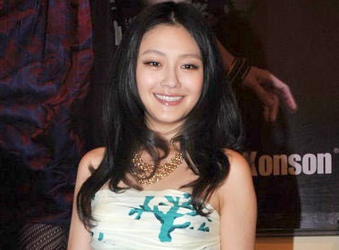 Tu Hy Vien 'phat phi' sau dam cuoi hinh anh