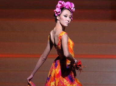 Nguoi mau Han Quoc uong thuoc doc tu tu hinh anh