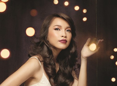 Hien Thuc lung linh voi hinh anh thien su hinh anh
