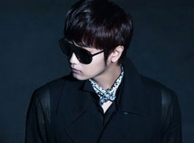 Heo Young Saeng (SS501) bi gay tay hinh anh