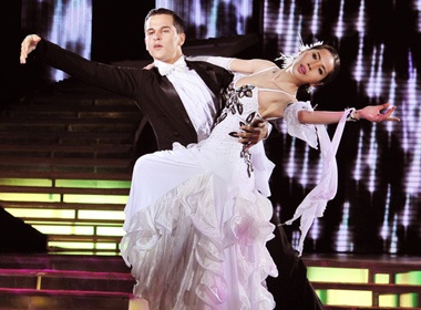 Vang Cong Vinh, Thuy Tien thieu tu tin hinh anh