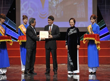 MobiFone lan thu 3 nhan giai chat luong tai Victa 2010 hinh anh