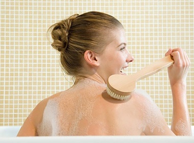 Nen tay da chet truoc khi di bien hinh anh