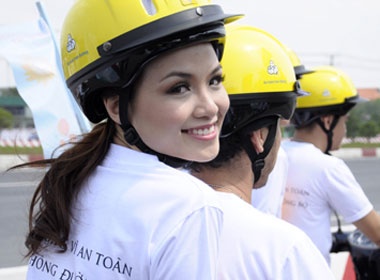 Diem Huong vi vu dao pho hinh anh