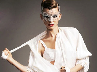 Vay da tiec den - trang sexy hinh anh