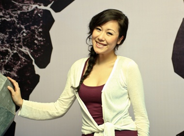 Ngo Phuong Lan tinh nghich khi xem phim hinh anh