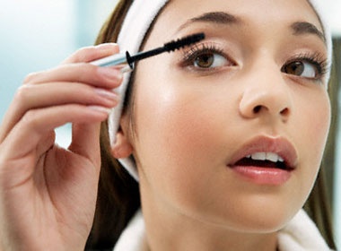 Ba phong cach trang diem moi ngay hinh anh