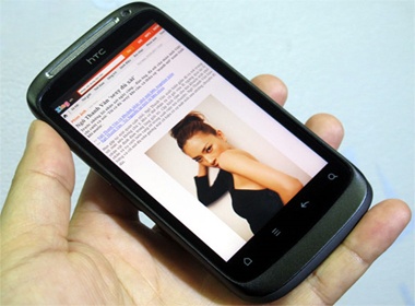 'Mo hop' HTC Desire S chinh hang hinh anh