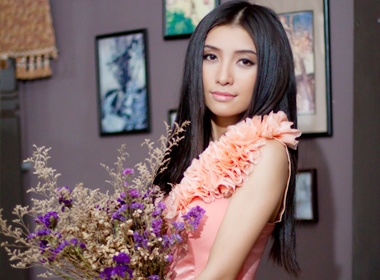 Tieu Chau Nhu Quynh 'F5' cung phong cach co dien hinh anh