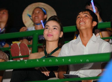 'Bat gap' Ha Ho di xem 'Super Show 3' cung Cuong Do La hinh anh