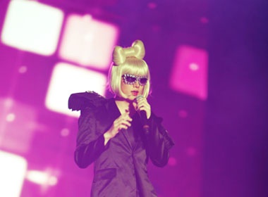 Lady Gaga xuat hien tren san khau Super Show 3? hinh anh