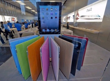 iPad 2 thieu hang do nguon cung man hinh khong on dinh hinh anh