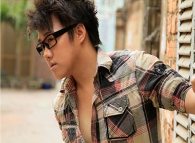 Trung Quan Idol tu tin voi album online moi hinh anh