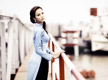 Diem Huong tha thuot voi ao dai hinh anh