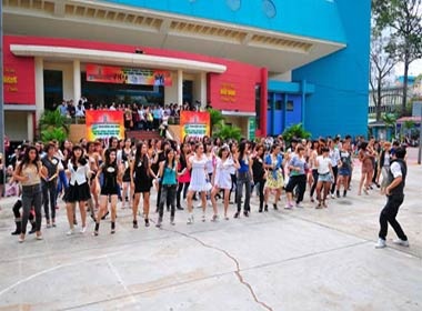 Ngam cac co gai 'Sang bung suc song' hinh anh