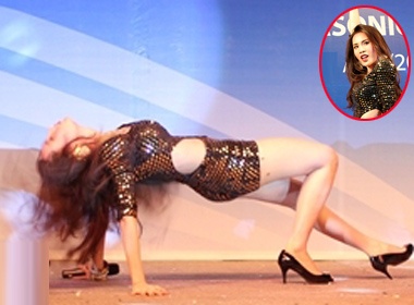 Thuy Tien 'nga lung' tren san khau hinh anh