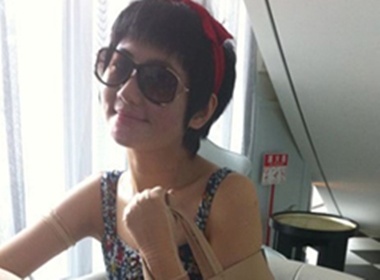 Selina (S.H.E) khoe guong mat da hoi phuc hinh anh