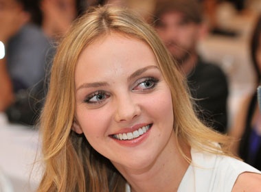 Sieu mau Victoria's Secret khen do an Viet Nam hinh anh