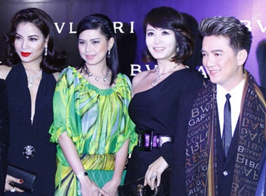 Kim Hye Soo khoe vai tran goi cam o Viet Nam hinh anh