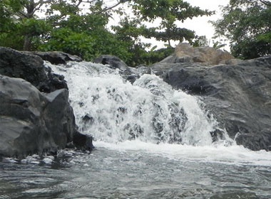 Thac Hoa Binh tho mong hinh anh