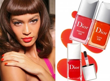 Gam mau nong cua son mong tay hinh anh