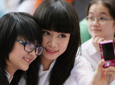 Teen Phan Dinh Phung xinh tuoi trong le be giang hinh anh