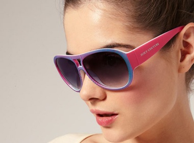 Kinh mat ruc trong nang he hinh anh