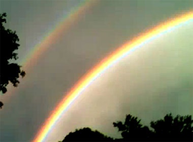 Cau vong doi xuat hien sau loc xoay kinh hoang hinh anh