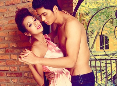 Annie Tuyen la loi ben Van Kien hinh anh