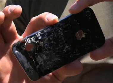 Clip nhung man 'tra tan' iPhone co mot khong hai hinh anh