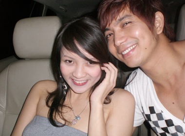 Lo anh than mat cua Tim va Thuy Top hinh anh