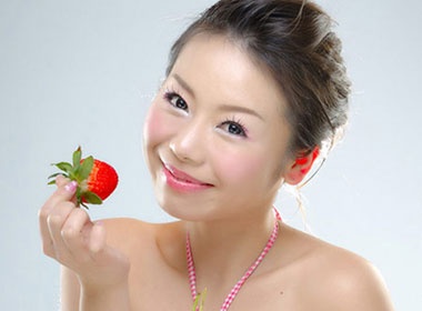 Tay da chet cho lan da tuoi tre hinh anh