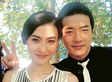 Kwon Sang Woo nhi nhanh cung Truong Ba Chi hinh anh