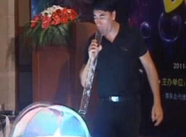 Clip man trinh dien an tuong cua nghe si bong bong hinh anh