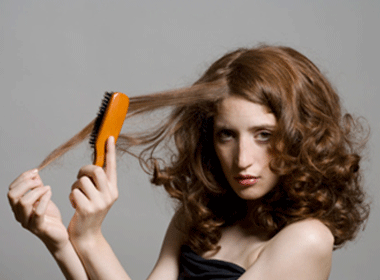 Cach bao ve toc trong mua he hinh anh