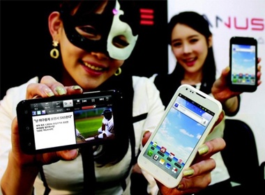 Galaxy S II va HTC Sensation co doi thu moi hinh anh