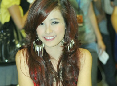 Dong Nhi duyen dang o Ha Noi hinh anh